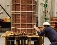 美媒：绕线工数量不足，竟已成美国AI发展一大瓶颈