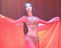 擦边团舞，席卷餐饮业