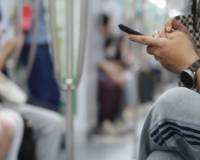 科学家发现:去掉推荐算法,社会极化反而更严重?