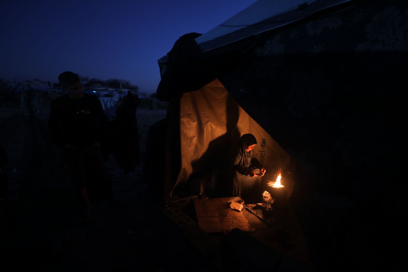 017-gettyimages-2256169345-594x594.jpg