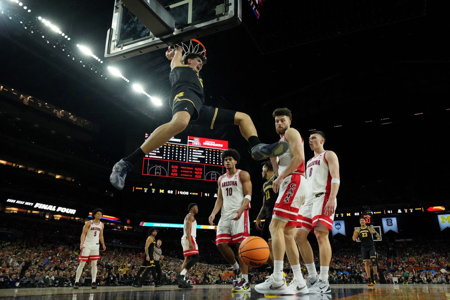 37-037-037-2026-04-05t031506z-1892772991-mt1usatoday28663153-rtrmadp-3-ncaa-bask.jpg