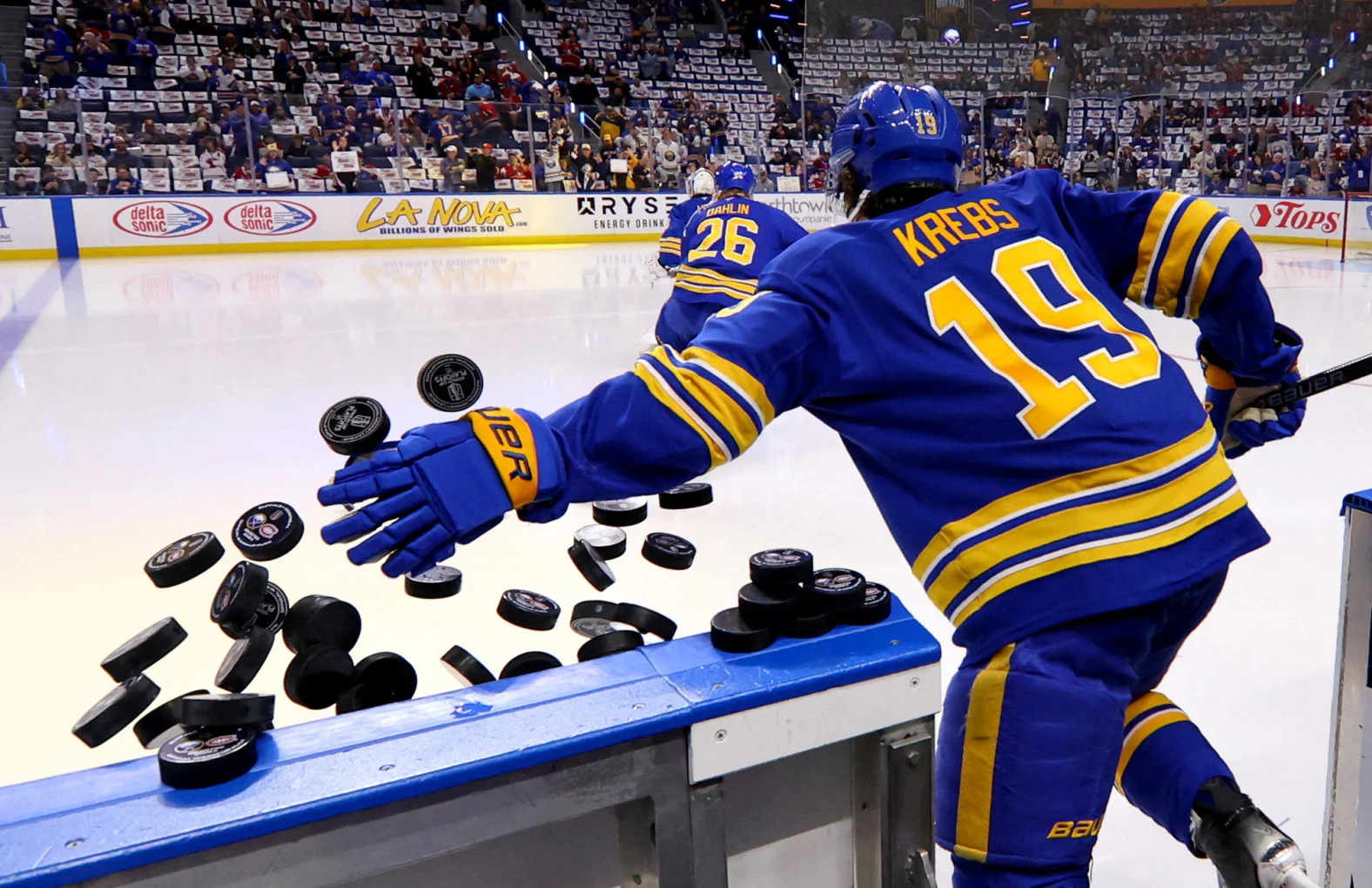 30-30-029-030-030-10-2026-05-10t094545z-1611231196-28909034-rtrmadp-3-hockey-nhl.jpg