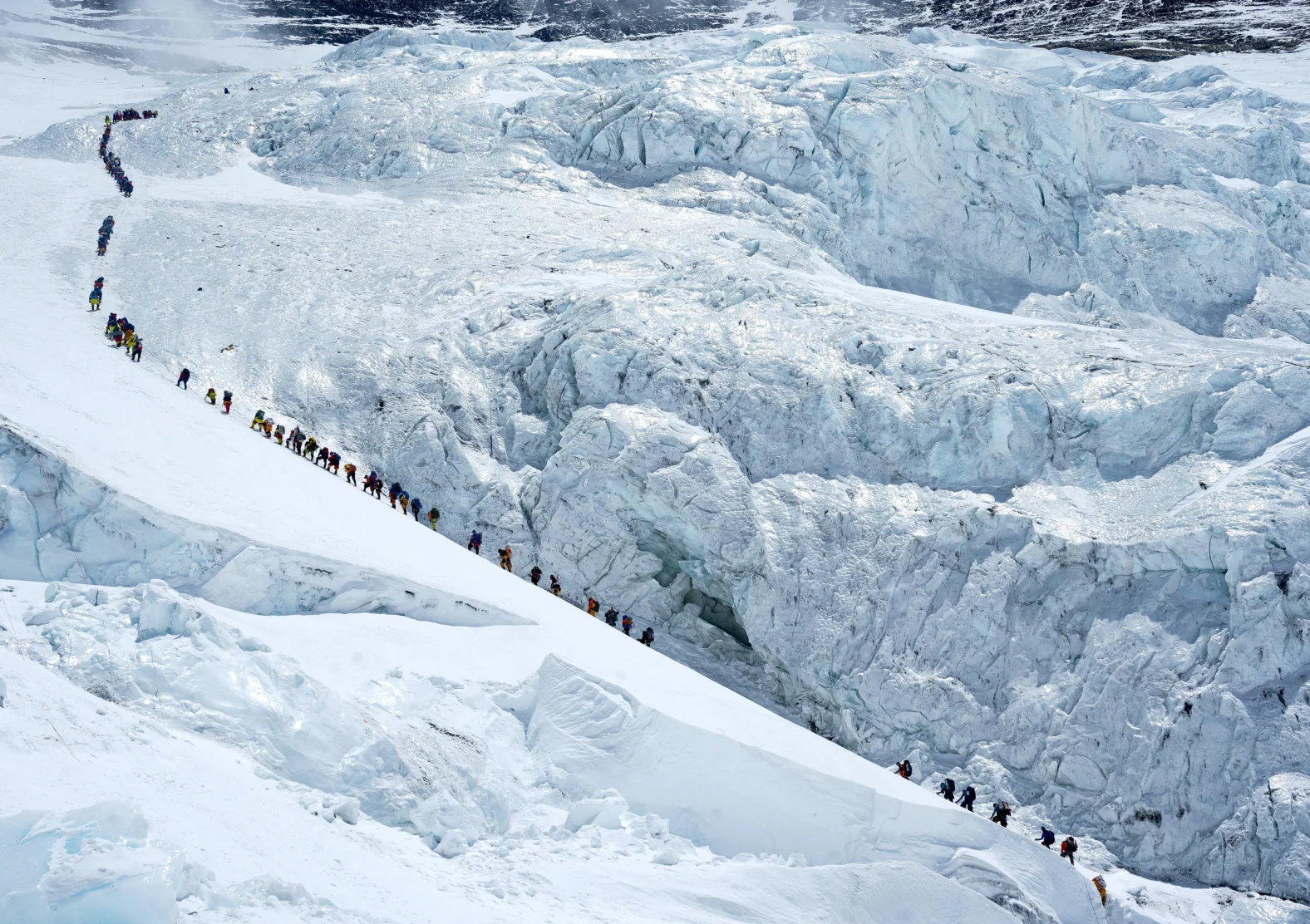 10-10-07-2026-05-18t134533z-2015718715-rc2ibla2mllf-rtrmadp-3-nepal-everest.jpg