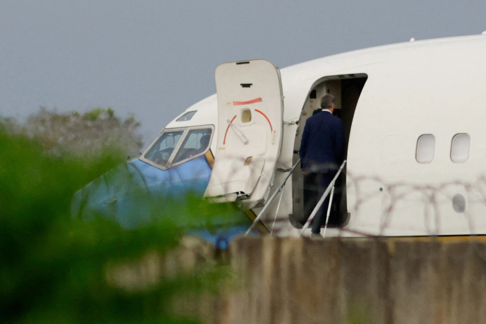 24-24-13-2026-05-15t003103z-47978762-rc279la1b94m-rtrmadp-3-cuba-usa-plane.jpg