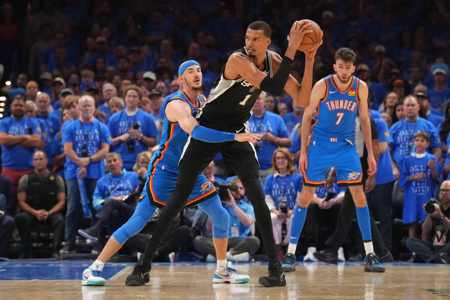 32-gettyimages-2276477404.jpg
