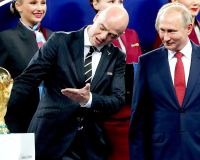 最懂“懂王”的瑞士光头: FIFA为何“跪舔”特朗普?