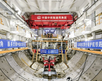 全球最快水下高铁隧道 !“领航号”穿江成功震撼世界