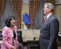 日媒关注:日本财相被美财长喷了两个多小时