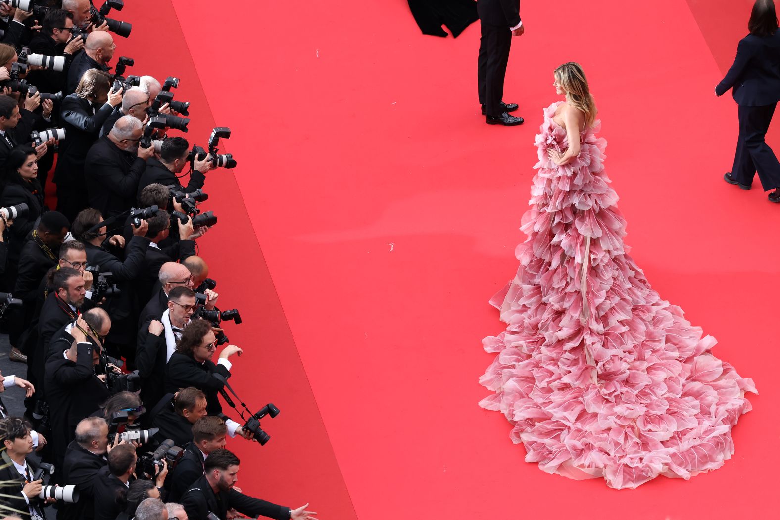25-gettyimages-2215008486.jpg