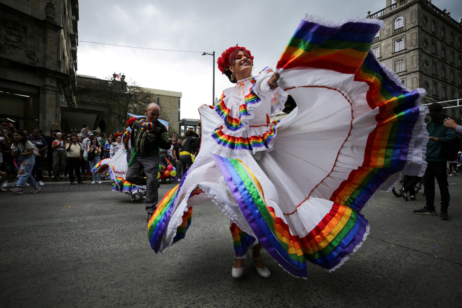 14-013-035-2025-06-15t031040z-1894024376-rc2m2fazsb8h-rtrmadp-3-gay-pride-mexico.jpg