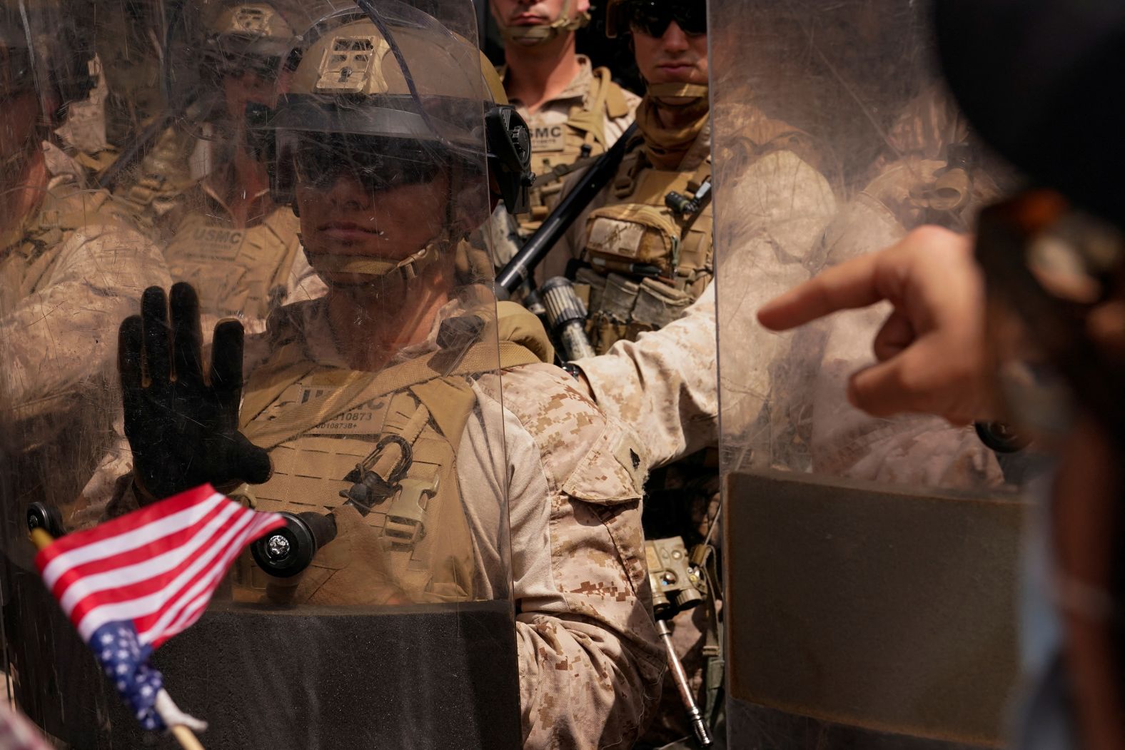 17-017-039-2025-06-14t230504z-235063192-rc2n2fa6c1p5-rtrmadp-3-usa-migration-pro.jpg