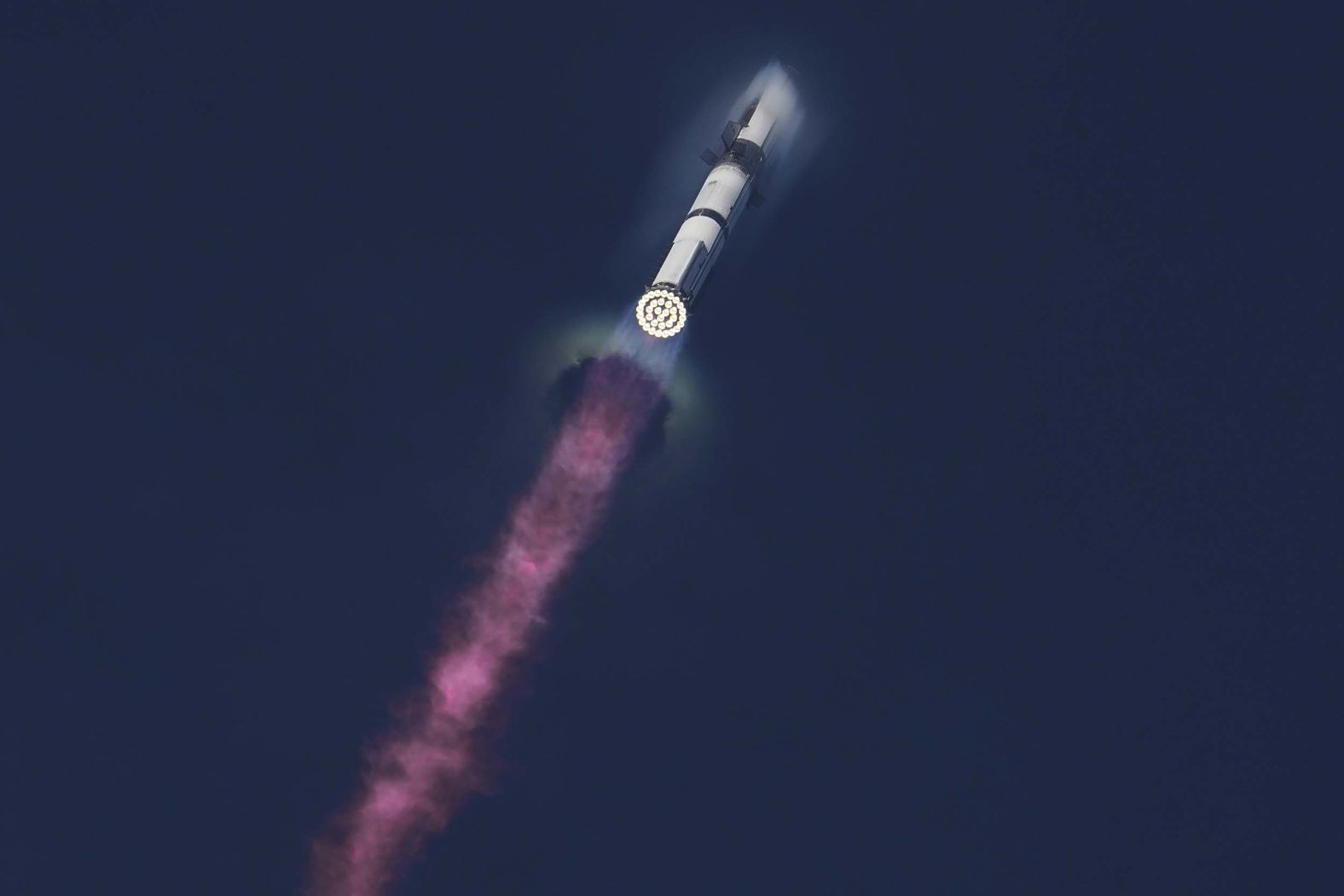 10-ap25238862150323-jpg.jpg