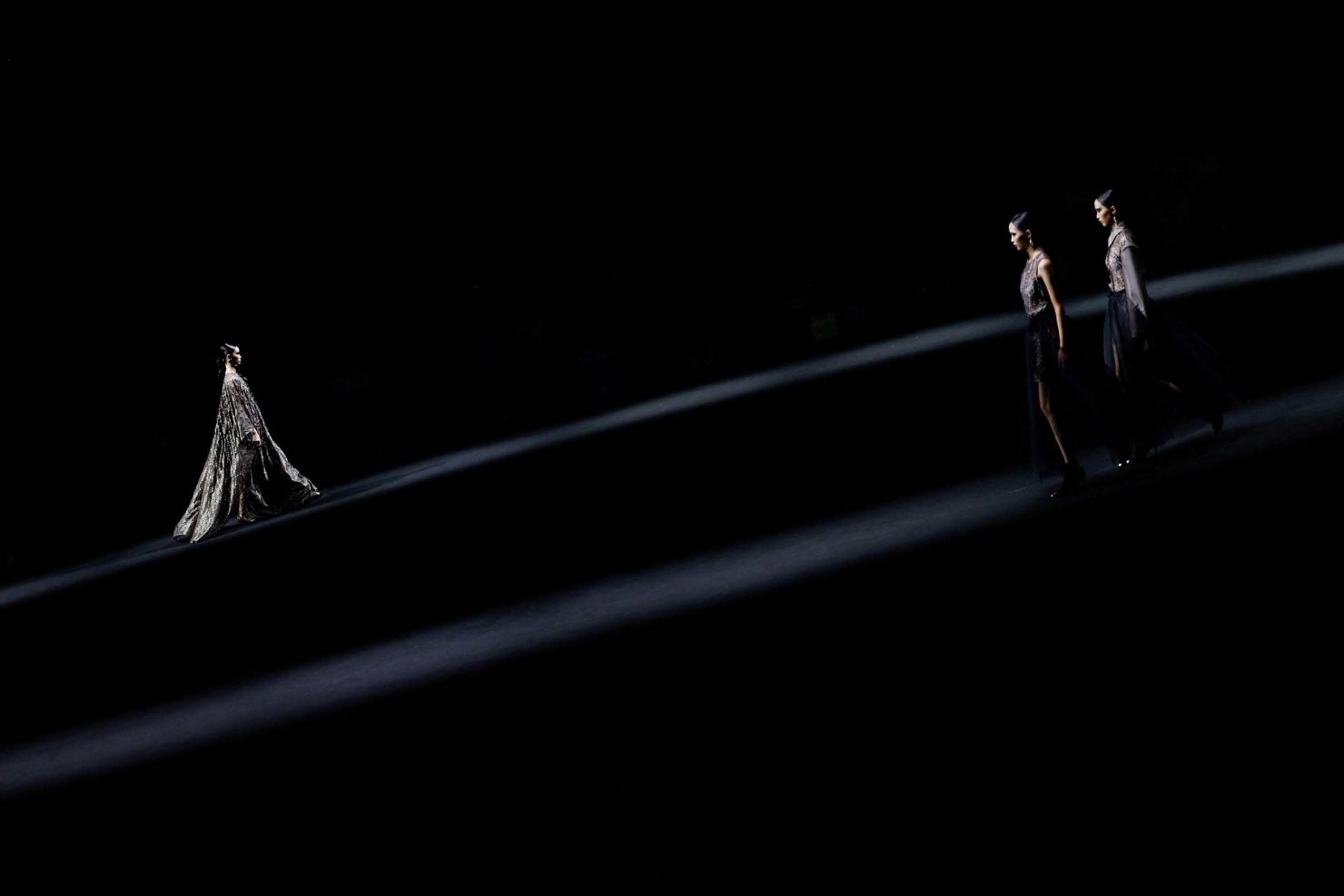 25-24-022-2025-09-12t095640z-155421250-rc25qga85r1r-rtrmadp-3-fashion-china.jpg