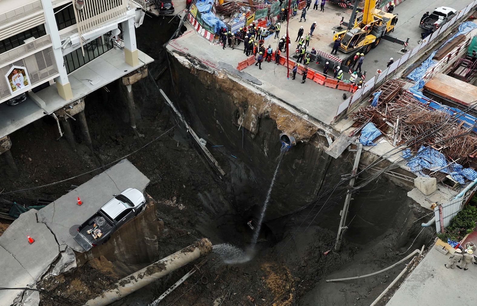 26-026-057-xx-2025-09-24t043912z-1788030753-rc24ygatqfyp-rtrmadp-3-thailand-accident.jpg