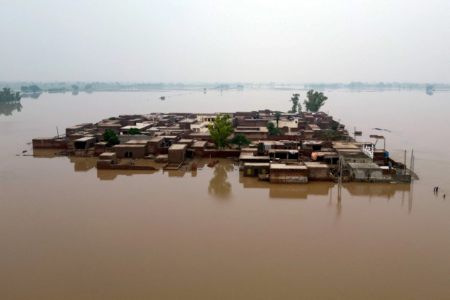 026-032-2026-07-28t165915z-1734928046-rc20nmaaf8sp-rtrmadp-3-asia-weather-pakist.jpg
