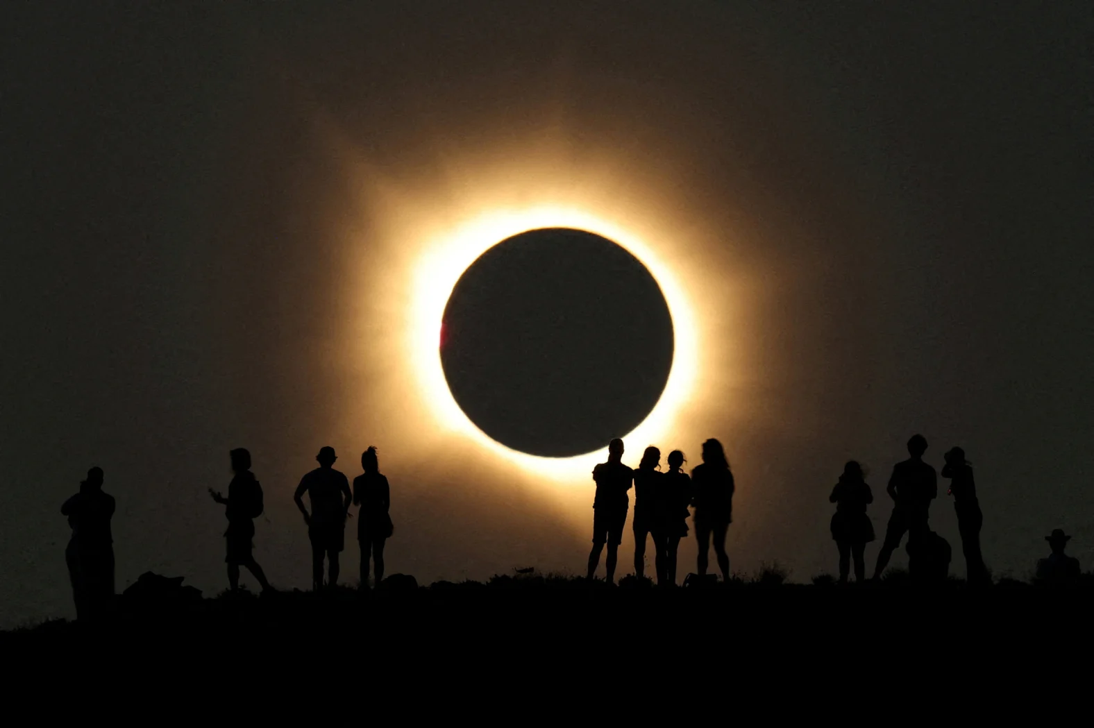 02-2026-08-13t101858z-48684044-rc26xmah5ifx-rtrmadp-3-solar-eclipse-spain.jpg