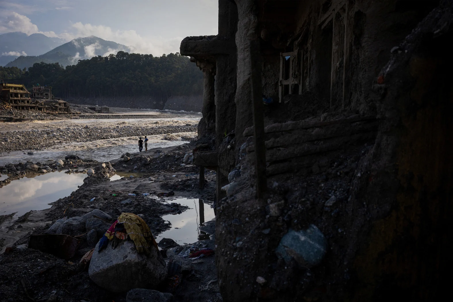 c-003-018-2026-09-08t192918z-83888427-rc2pena8ppwx-rtrmadp-3-nepal-floods.jpg